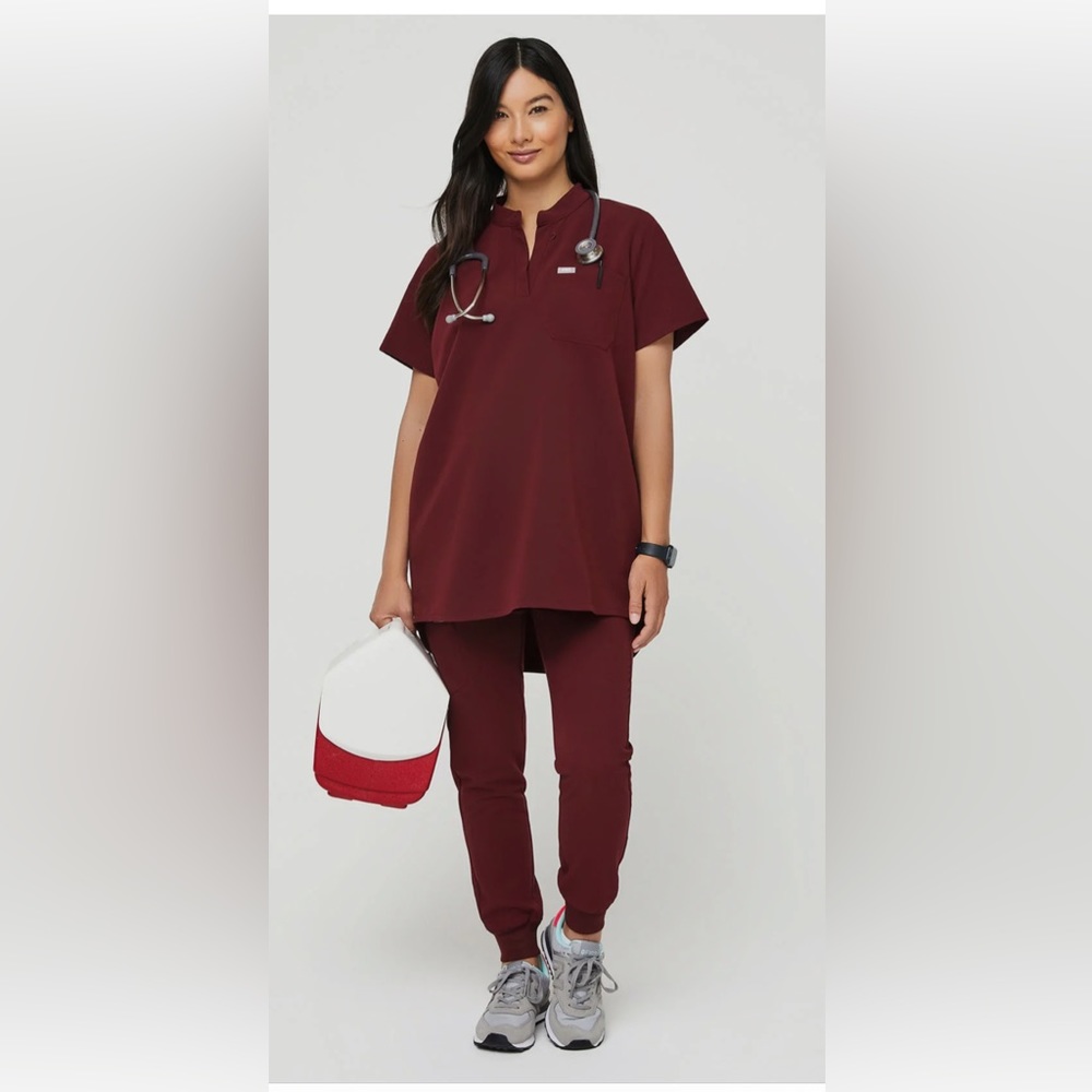 Maternity figs in Medium